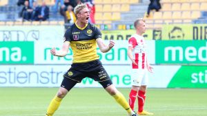 Richard Jensen firar säsongens första av totalt två mål. Det andra kom i säsongens näst sista match. Richard Jensen firar.