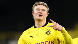 Erling Braut Haaland är Dortmunds stora hot. Erling Braut Håland firar mål.