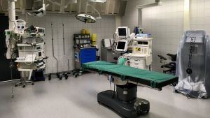 Operationssalen i Åbo där Sakari Orava och hans kolleger tar emot patienterna. . En operationssal.