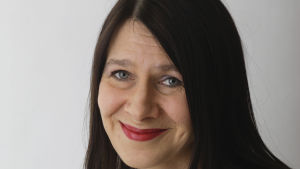 kirjailija Riina Katajavuori