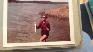 Nu kunde gäddan dokumenteras i färg, fångad på 1960-talet. Chris-May Savonius har fångat en gädda på svirvel, 1960-talet.