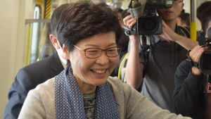 Ledaren Carrie Lam välkomnar megaregionen. Hon beskylls för att vara oförmögen att försvara Hongkongs autonomi. Ledaren Carrie Lam välkomnar megaregionen. Hon beskylls för att vara oförmögen att försvara Hongkongs autonomi.