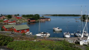 Förhoppningsvis kommer en sommarstuga i skärgården locka också då coronapandemin är över. Österskär i Korpo.