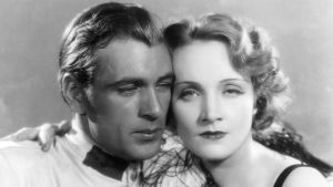 Marokko. Elokuvan pääosissa Marlene Dietrich ja Gary Cooper.