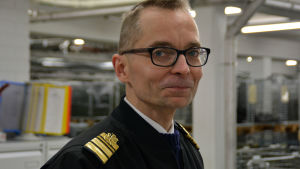 Bataljonskommendör Matti Linteri planerar utbildningen. man med militär grad