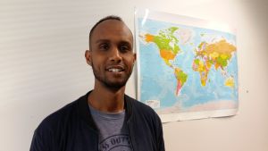 Numera jobbar Ahmed Hassan som projektchef för sin nya arbetsgivare med uppgift att rekrytera invandrare i Finland. Ahmed Hassan är ny projektchef vid Euroworkfinland.