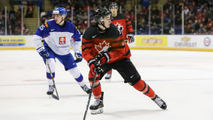 Lagets förstacenter Cody Glass är en av de kanadensiska spelarna som förväntas glänsa när landet på nytt står värd för junior-VM i ishockey. Lagets förstacenter Cody Glass är en av de kanadensiska spelarna som förväntas glänsa när landet på nytt står värd för junior-VM i ishockey.