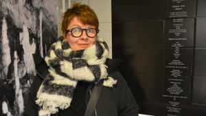 Bildkonstnären Saara Ekström och hennes verk. Bildkonstnären Saara Ekström och hennes verk i Åbo konsthall.