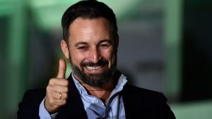 Santiago Abascal, som leder ultrahögern Vox, lovar "återställa ordningen" i Katalonien. Santiago Abascal leder ultrahögern Vox i Spanien