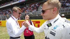 Mika Häkkinen och Valtteri Bottas år 2017. Mika Häkkinen och Valtteri Bottas.