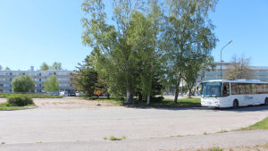 Är hörnet vid Esplanaden och Halmstadsgatan rätt plats? undrar Västra Nylands museum. buss kör in till stationsområdet i Hangö