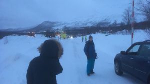 Hjälpinsatsen från Tamokdalen leddes från en gård under Blåbærsfjellet. Bilden tagen på fredagen vid 12.30-tiden. Hjälpinsatsen från Tamokdalen leddes från en gård under Blåbärsfjället.