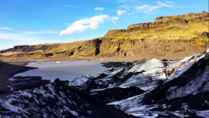 Hela den här dalgången var tidigare glaciär Glaciären Sólheimajökull i Island