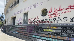 Demonstranterna har lämnat sina spår överallt i centrum av Santiago Demonstrationer i Santiago