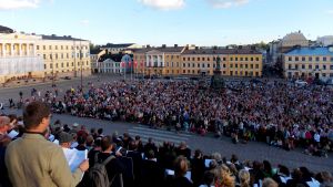 Sommarfesten Art Goes Kapakka återvänder till självständigheten. Fest på Senatstorget