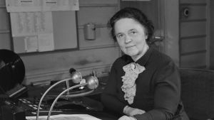 Ebba Jacobson-Lilius Radioanmälare Ebba Jacobson-Lilius i radiohuset på Fabiansgatan