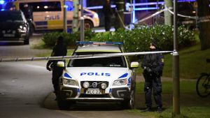Avspärrningar utanför polisstationen i Rosengård. Avspärrningar utanför polisstationen i Rosengård.