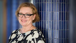 Vandas stadsdirektör Ritva Viljanen hoppas att processen denna gång faktiskt ger ett resultat. Ritva Viljanen nojaa pylvääseen.