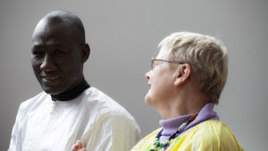 Moussa Thiare och Gunilla Löfman. Moussa Thiare och Gunilla Löfman bredvid varandra.