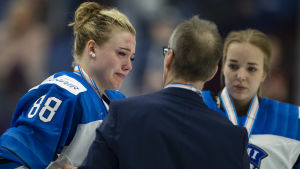 Ronja Savolainen kunde inte stoppa tårarna efter finalförlusten. Ronja Savolainen.