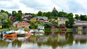 Arkivbild. Många Borgåbor är stolta över sin hemstad. Vy över Borgå å och domkyrkan