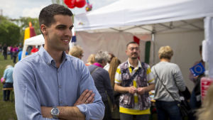 Barnabás Mester ser mediedominansen som ett växande demokratiskt problem Unkarilainen poliitikko Barnabas Mester