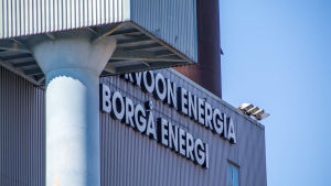 Wackström är vd för Borgå energi. Hus med texten "Borgå energi" på gaveln