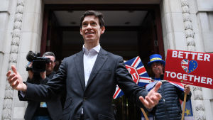 Utvecklingsminister Rory Stewart och hälsovårdsminister Matthew Hancock, som båda utmanade Johnson i kampen om premiärministerposten, väntas också avgå hellre än få sparken. Båda är mjukare i sin brexitpolitik. Rory Stewart, brittisk Konservativ politiker.