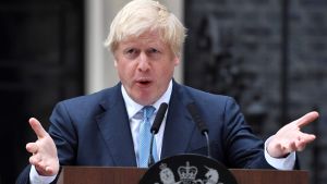 Premiärminister Johnson varnade på måndagen parlamentet för att han aldrig kommer att be EU om ytterligare uppskov Storbritanniens premiärminister Boris Johnson utanför 10 Downing Street