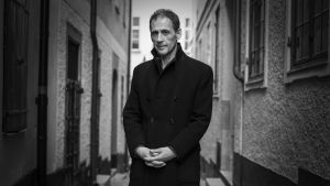 David Lagercrants lider av depression, självdiagnostiserad ADHD och sömnlöshet. "Vi har alla sår", säger han. profilbild av David Lagercrantz