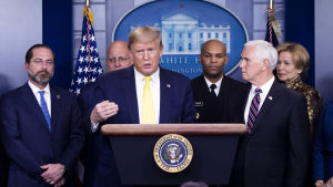 President Trump utlovade bland annat skattesänkningar. President Trump utlovade bland annat kraftiga skattesänkningar.