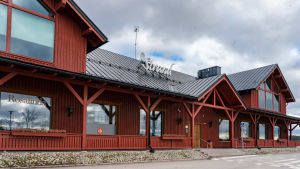 Sågen finns i köpcentret i Ingå kyrkby. Arkivbild. Köpcentret Strand i Ingå.