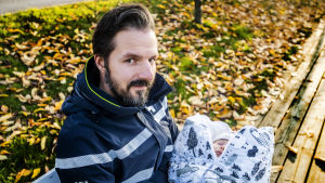 Fars dags firandet får Berlins sambo ännu stå för i några år. Calle Berlin med sonen