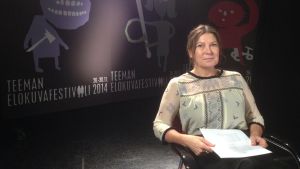 Festivaalipuhetta: ohjaaja Maarit Lalli puhuu Hohdosta.