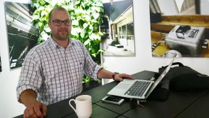 Johan Stenbäck ångrar inte flytten till Lundo. Samlingspartisten Johan Stenbäck från Lundo.