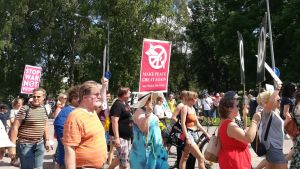 Demonstration för mänskliga rättigheter inför Trump och Putins möte i Helsingfors.