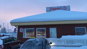 Pellossa sijaitseva Kahvila-ravintola Joppari kielii edelleen salakuljetuskulttuurista. Kahvilan yhteydessä löytyy vitriini, jossa on esillä vanhaa joppitavaraa. joppari-kahvila Pellossa