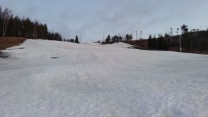 Det finns västnylänningar som stått första gången på skidor i Påminnebacken. Matti Peltonen
