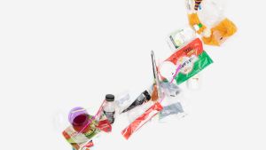 När det gick att börja sortera plastförpackningar ökade människors sortering av allt avfall säger Huhta. Även klimatförändringen har aktiverat människorna. Skärp