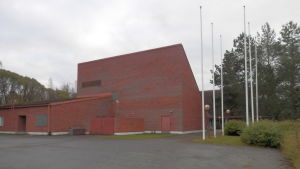 Gamla BI-fastigheten rivs och tomten saneras BI-fastigheten i Jakobstad står tom och oanvänd sedan många år