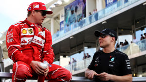Finland hade två förare bland de fyra främsta i F1 med Valtteri Bottas (t.h.) som trea närmast före Kimi Räikkönen. Kimi Räikkönen och Valtteri Bottas i samspråk