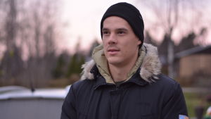 Rönnberg berättar att det var jobbigt när sonen berättade hur han saknade honom. Porträttbild på Nico Rönnberg.