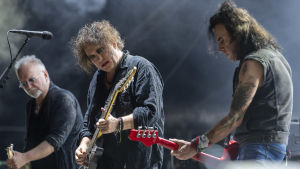Reeves Gabrels, Robert Smith och Simon Gallup. The Cure 2019. Reeves Gabrels, Robert Smith och Simon Gallup.