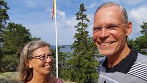 Ingrids och Martins diskussioner med Gustav har lugnat ner sig. Ingrid och Martin Ahlman, oroliga föräldrar till sonen Gustav Ahlman som konverterat till katolicismen. Korpo augusti 2019.
