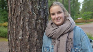 Kaisla Dahlqvist ser positivt på Pojoungdomarnas framtid. Hon tror att kyrkbyn kan utvecklas och bli en trygg och fin plats. Det kan kännas hopplöst just nu, men hon tror allt löser sig och blir bra. Kaisla Dahlqvist.