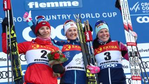 Viktiga poäng står på spel under Tour de Ski. Natalia Neprjajeva, Ingvild Flugstad Östberg och Krista Pärmäkoski på pallen.