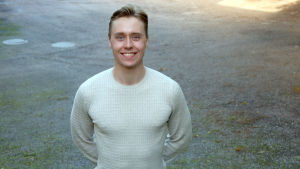 Emil Lindholm är nöjd över felfri körning i Italien. Porträttbild på Emil Lindholm.