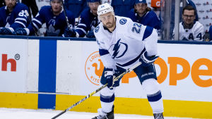 Det blev bara en säsong i Tampa Bay för Kevin Shattenkirk. Kevin Shattenkirk i Tampa Bays tröja.