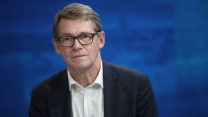 Finansminister Matti Vanhanen ansvarar för Finlands återhämtningsplan. Matti Vanhanen