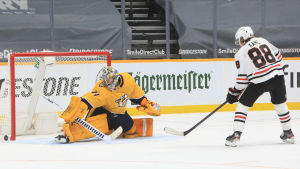 Juuse Saros draftades 2013 av Nashville Predators i den fjärde rundan. Juuse Saros räddar ett skott